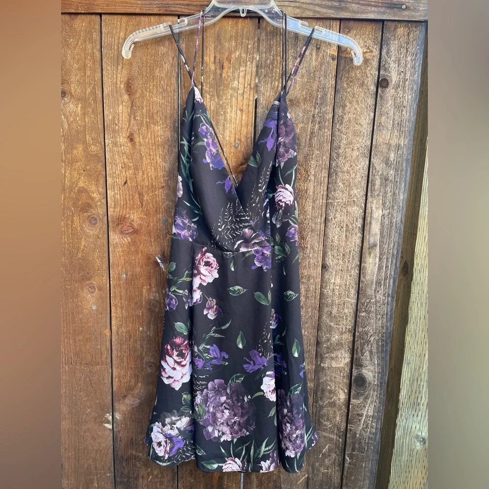 Fame and Partners Black/Purple Floral Strappy Dress Low Back V-Neck NWOT - Picture 2 of 6